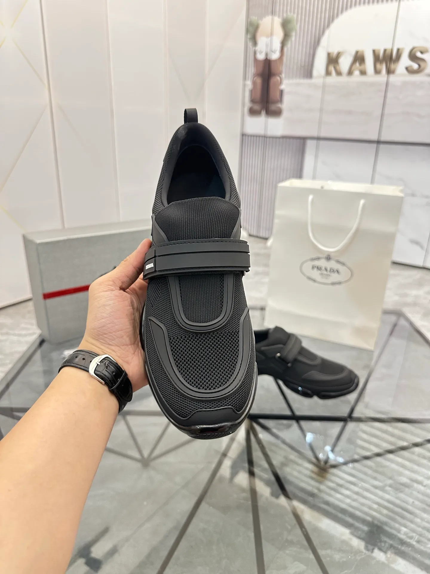 Men's shoes for sale 💰: 💰P500¥ High-end top quality Product trademark: Prada *"Prada*" low-top casual shoes Regular size: 38-45 (can be customized to 46) One size larger Product materials: imported breathable fly weave upper, professional glue-making process, breathable lining, cowhide foot pads, original outsole. No.: 001